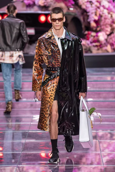Look 25